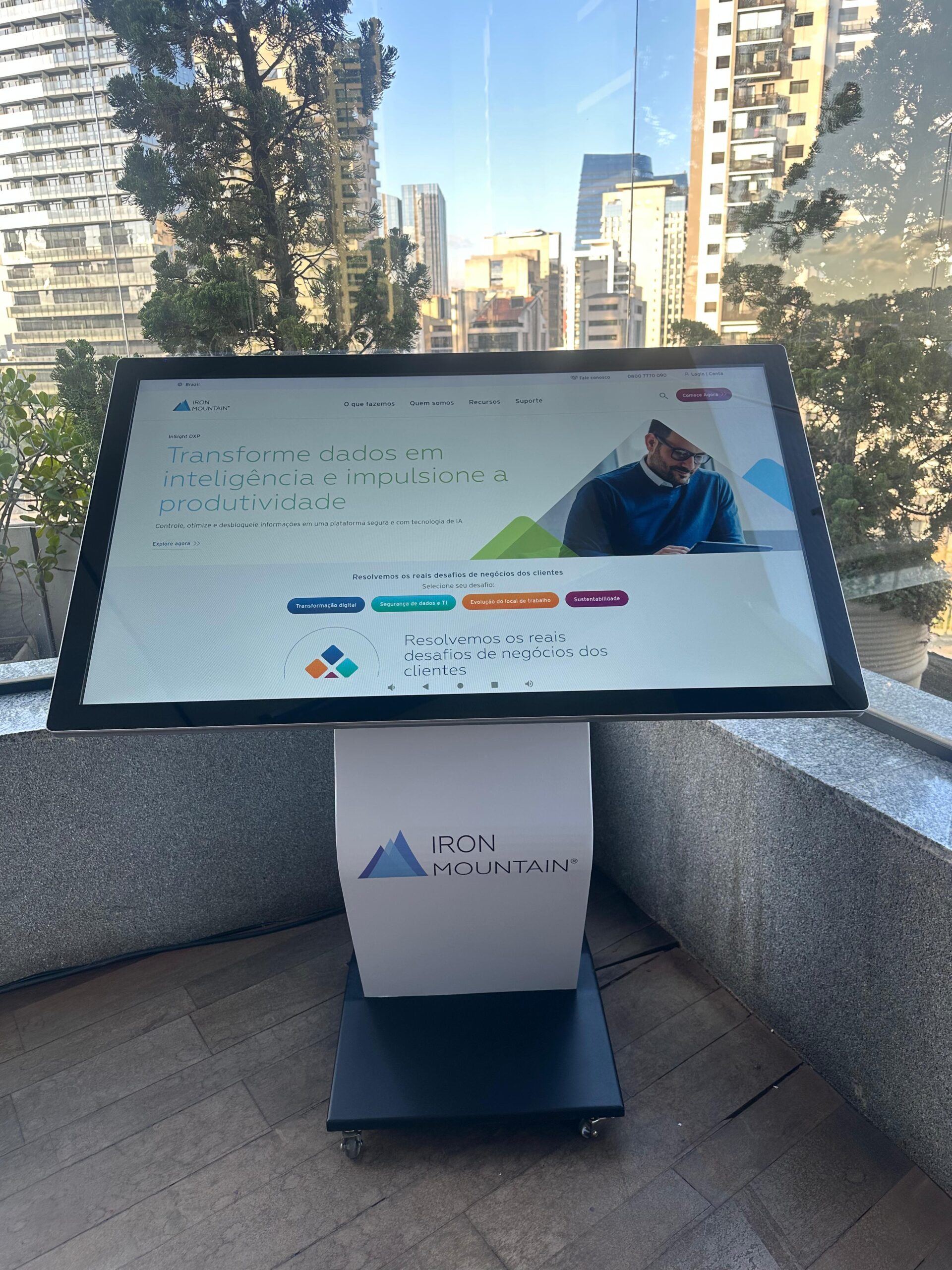 totem+tela+horizontal